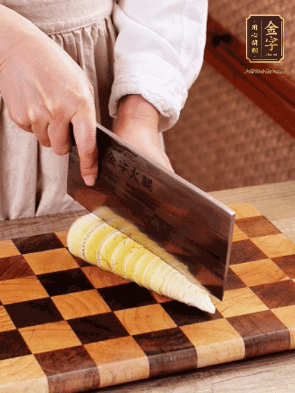 春筍切片，焯水1分鐘