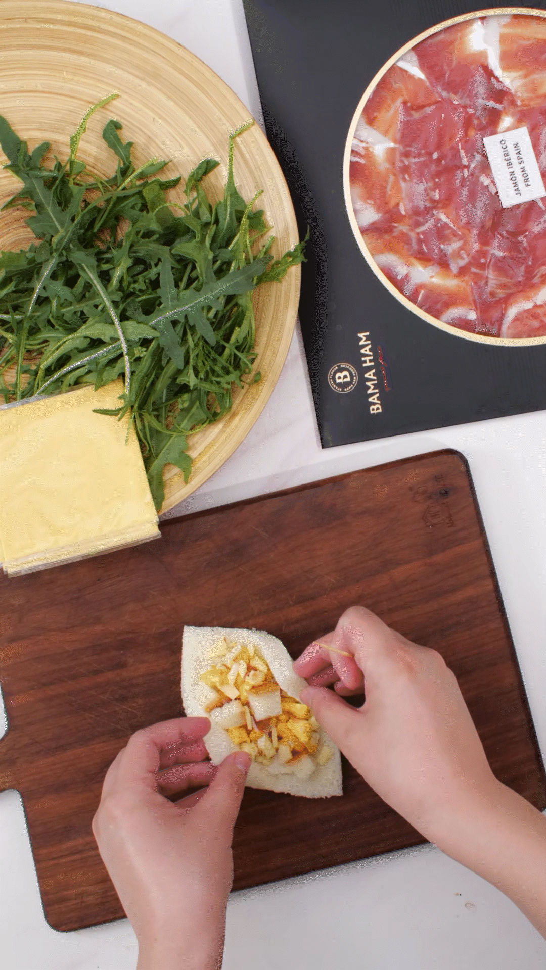 一片吐司，放一片芝士
