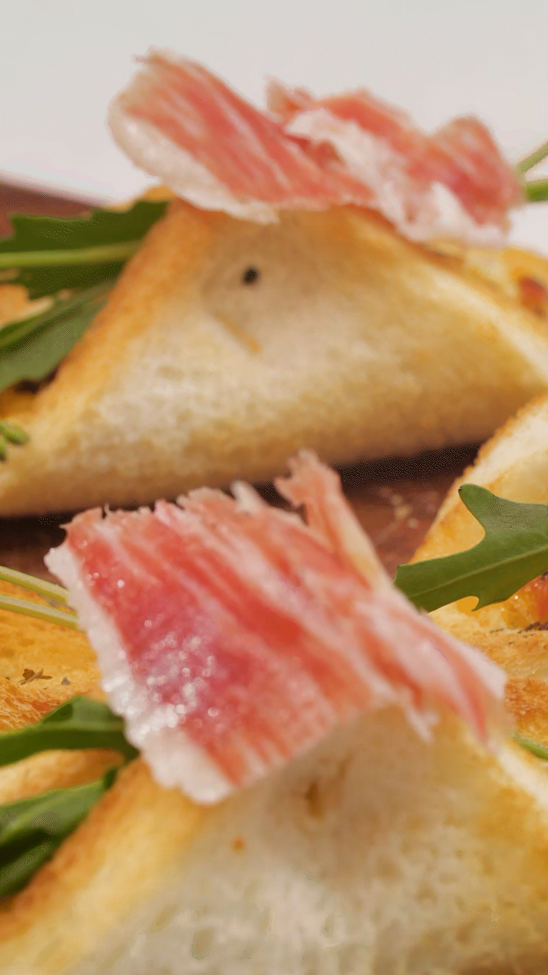 空氣炸鍋或烤箱180度5分鐘，撒歐芹碎
